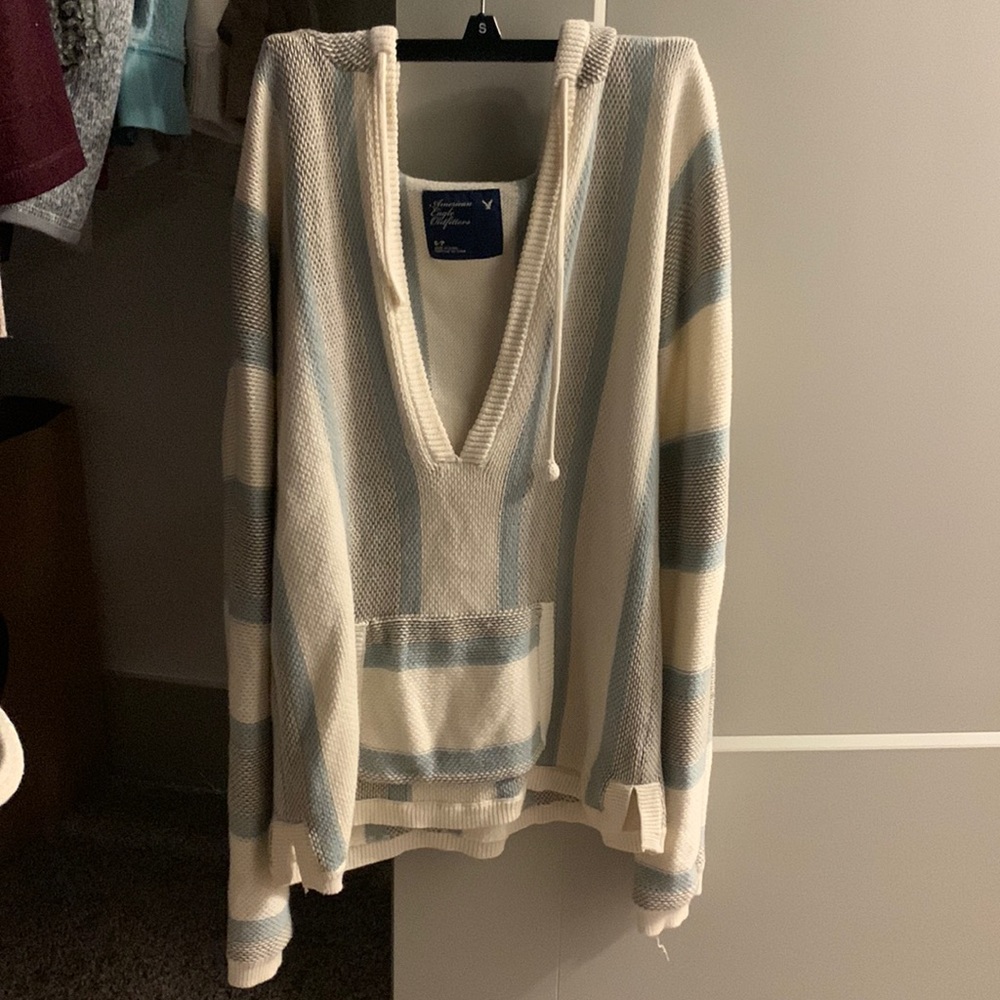 American Eagle beachy hooded sweater